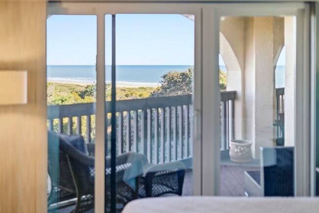 Foto del edificio - 100 Lands End Blvd