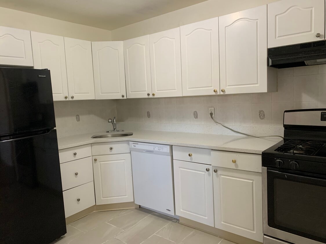 Foto principal - 237 College Drive