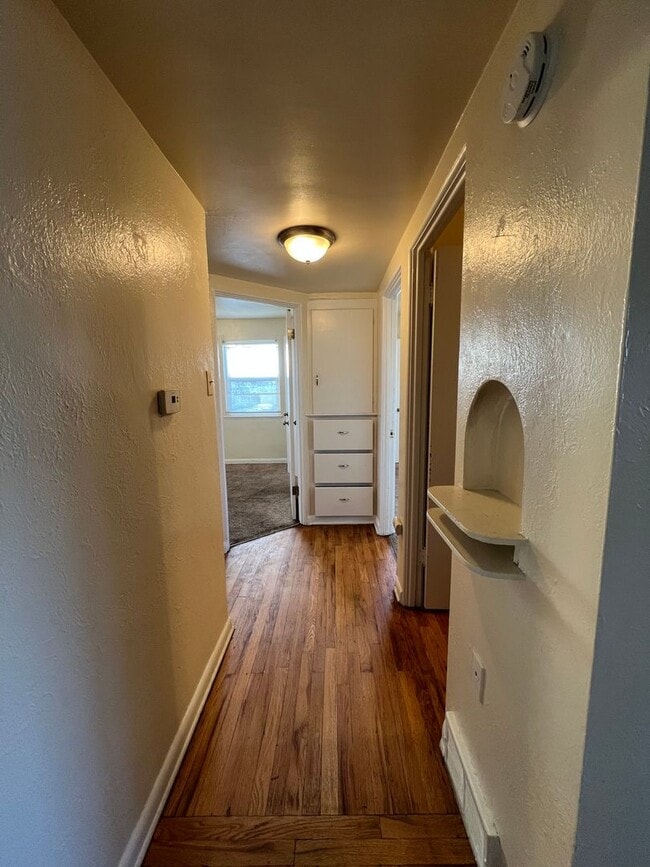 Foto del edificio - 2 Bedroom/ 1 Bathroom Upper Unit in Delmar...