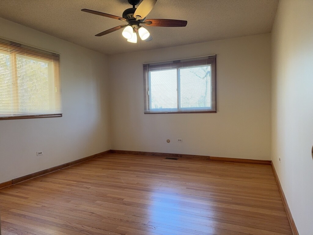 Foto del edificio - 580 N State St