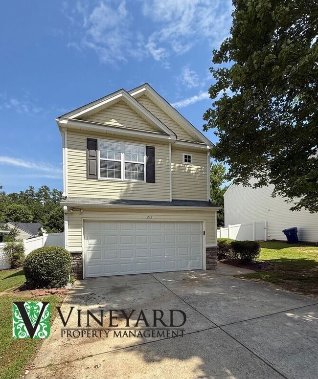 Foto del edificio - 242 Silver Ridge Dr