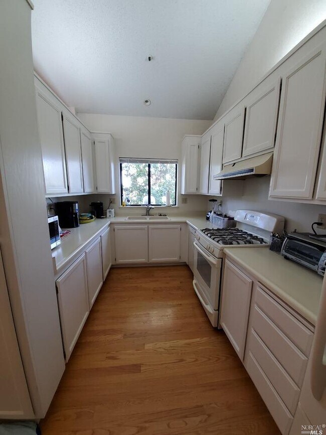 Building Photo - 26 Birchwood Dr