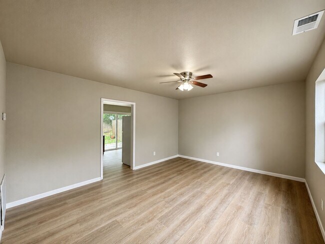 Foto del edificio - Remodeled 2 Bed/ 1.5 Bath Townhouse in Batesville!