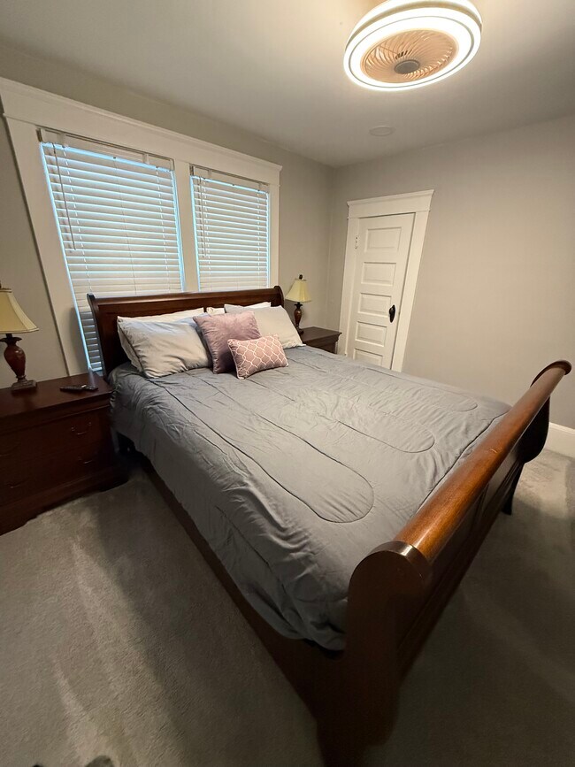 Foto del edificio - 852 Aetna St