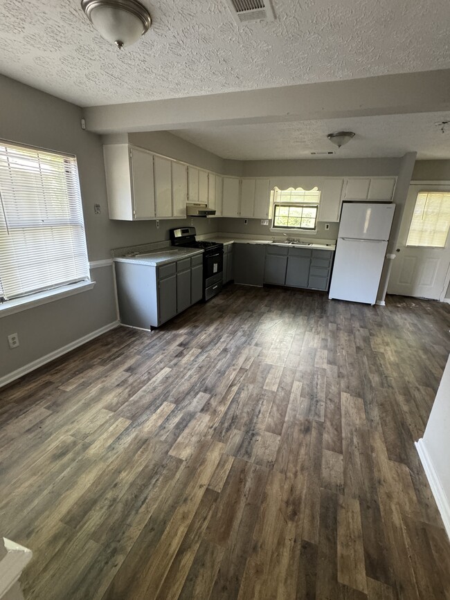 Foto del edificio - 2708 Thrasher St