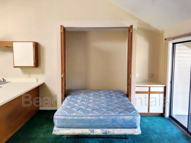 Building Photo - 500 Fairway Village Dr