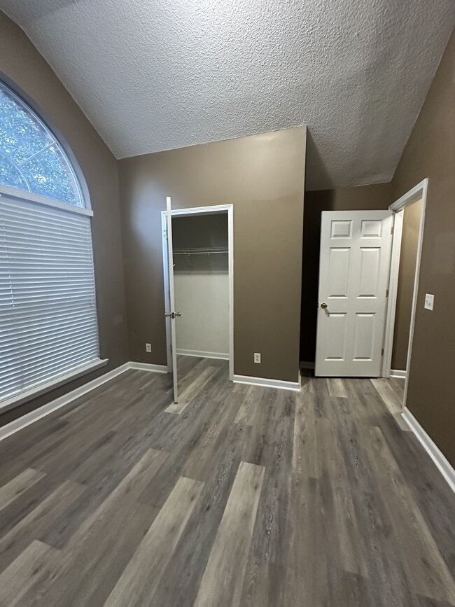 Building Photo - 12 Bass Rock Ct