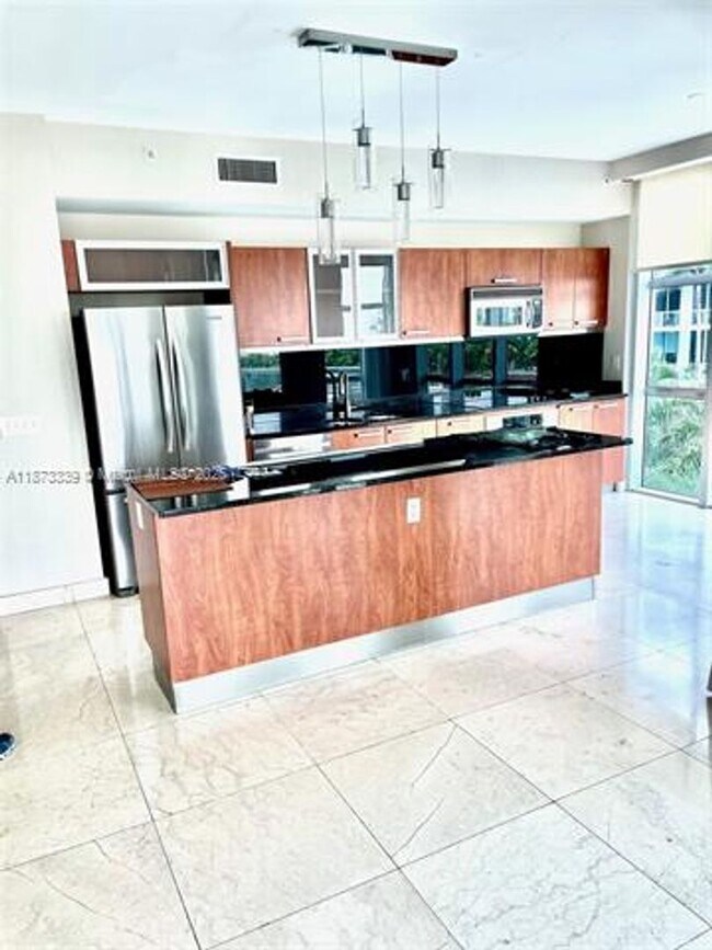 Foto del edificio - 3131 NE 188th St