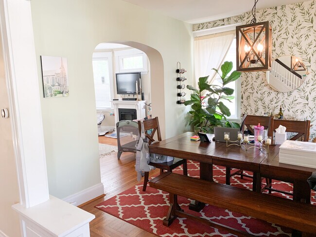 Comedor - 2321 Morton Ave