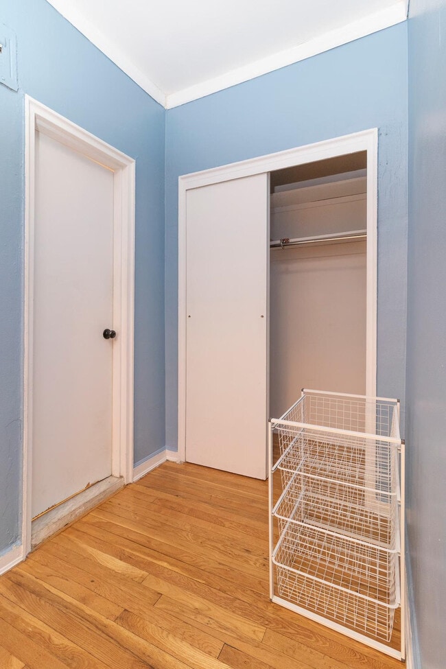 Building Photo - 340 E 80th St