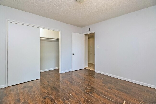 Foto del edificio - 555 W Rio Salado Pkwy