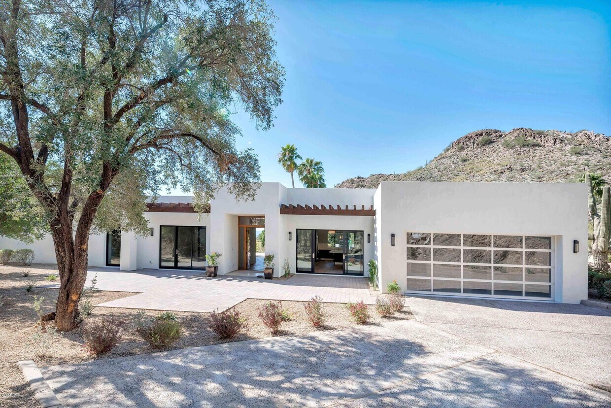 Primary Photo - 3500 E Lincoln Dr