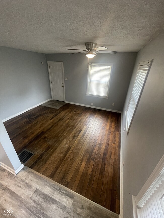 Building Photo - 615 N Tibbs Ave