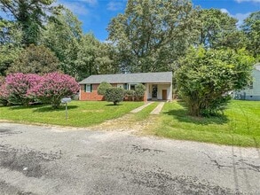 Building Photo - 703 Maupin Pl