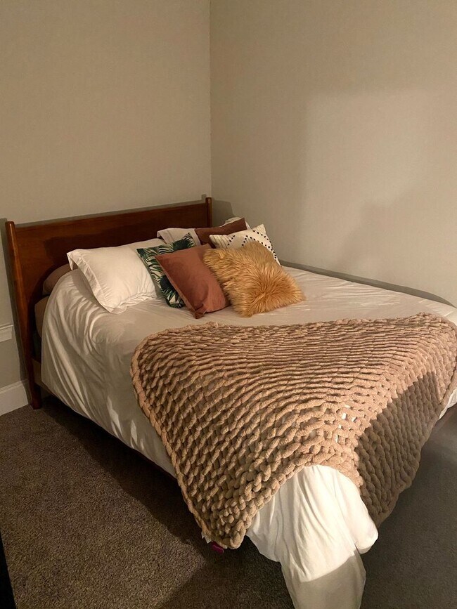 Foto del edificio - REDUCED! Beautiful 3 Bedroom 2 Bath Home i...