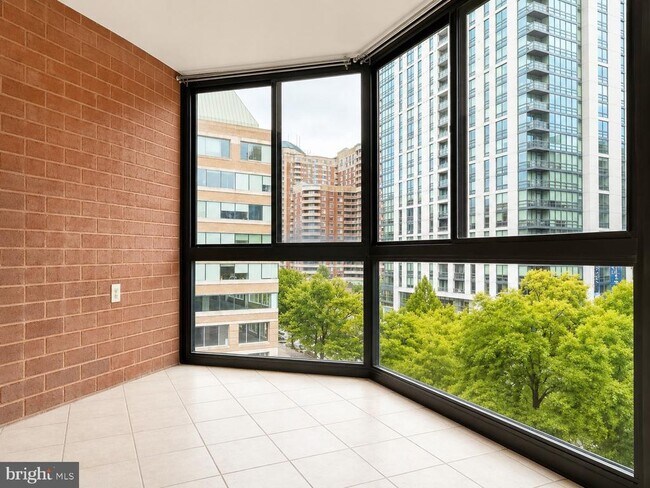 Foto del edificio - 1001 N Randolph St