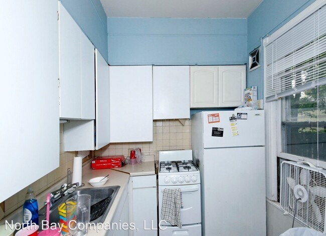 Building Photo - 10 br, 3.5 bath House - 812 7th St SE