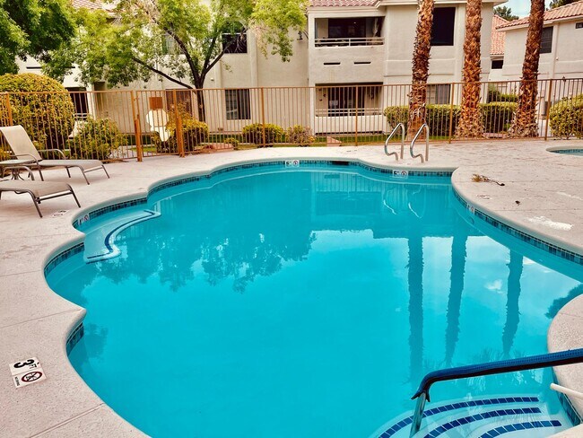 Building Photo - Coming Soon: Spacious, Fully Furnished 2 Bed, 2 Bath Condo in the Lakes!