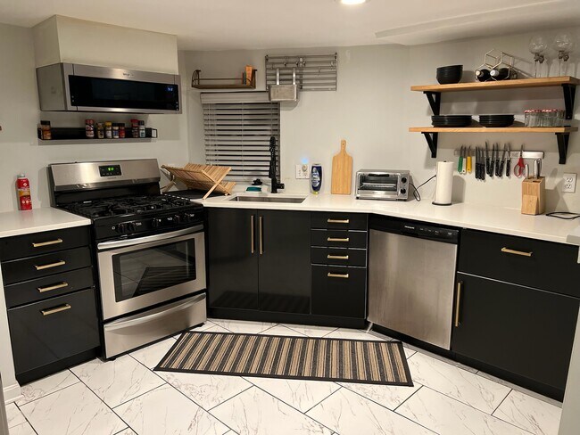 Foto del edificio - 633 14th St NE