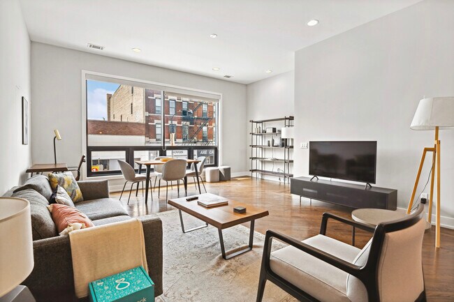 Foto del edificio - 1536 W Chicago Ave