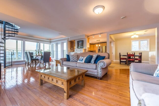 Building Photo - 1 Battery Rd