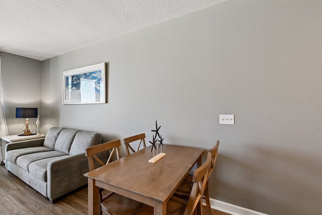 Building Photo - 9954 S Thomas Dr