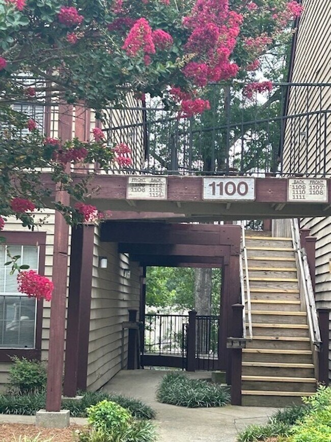 Foto del edificio - 1112 Sandy Ln Dr