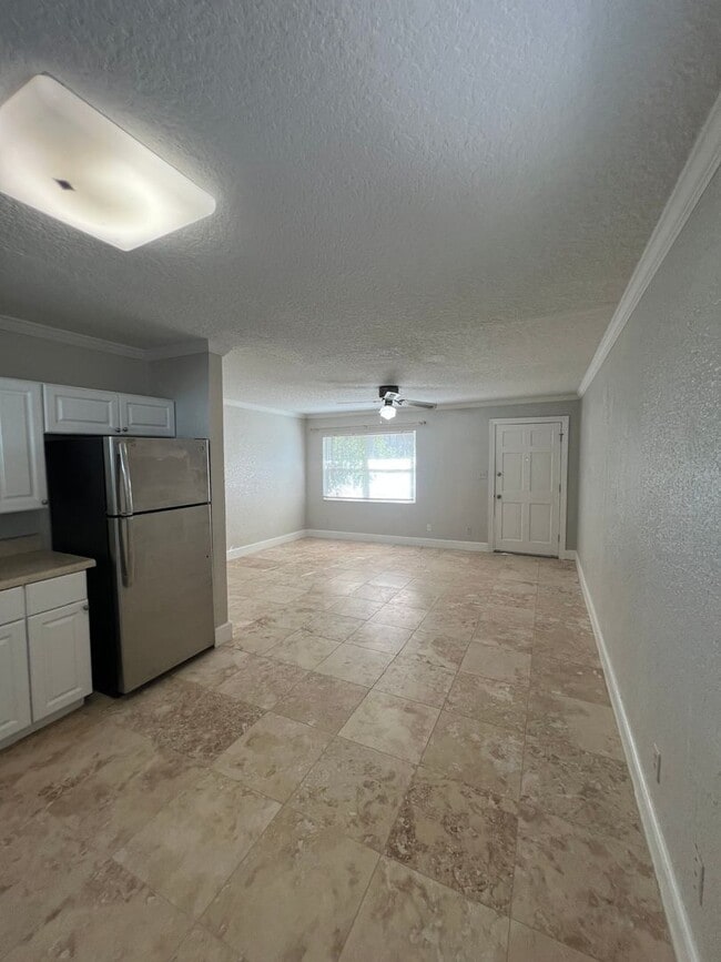 Building Photo - Fantastic Neptune Beach Rental - 1 block from the beach!