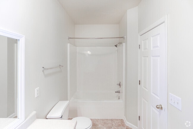 2BR, 1BA - 950 SF - Bayberry Place Apartments