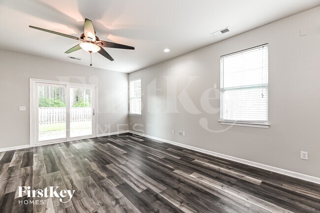 Foto del edificio - 372 Sanctuary Park Dr