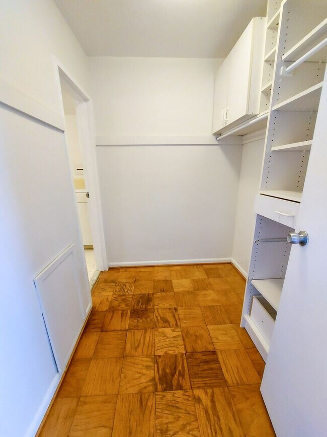 Foto del edificio - Lovely Studio Apartment in Highly-Sought G...
