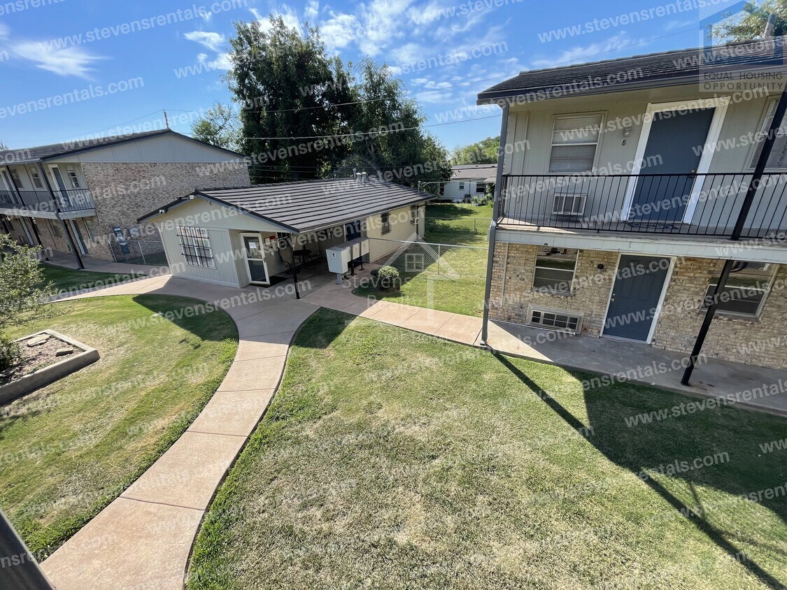 Foto principal - 1502 NW Kingsbury Ave