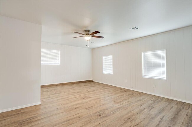 Foto del edificio - 324 NE 60th St