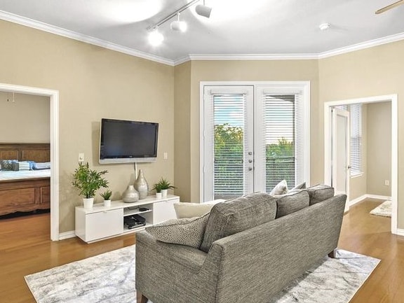 Foto principal - 800 E 15th St