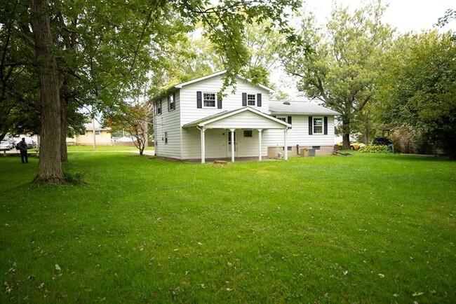 Building Photo - 743 Porter Ave