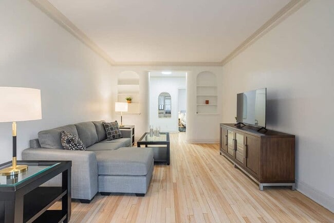 Building Photo - 7 Av Roosevelt Ave