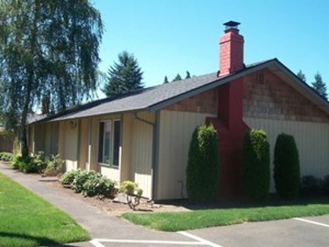 Building Photo - Absolutely the cutest and best updated con...