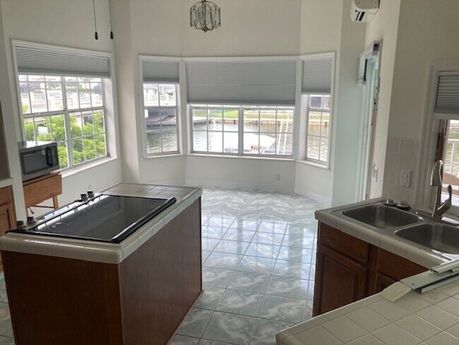 Building Photo - Family Friendly water front 3 Bedroom 3 ba...