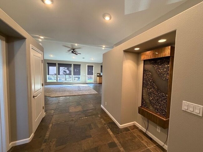 Building Photo - 1199 Manzanita Ln