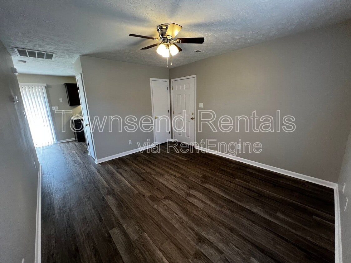 Primary Photo - 1441 Ireland Dr