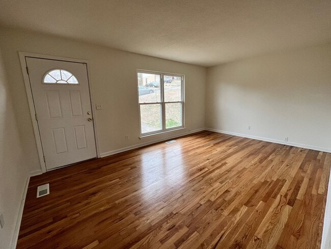 Photo - Newly renovated 3bed/2bath in east ridge for Rent! House