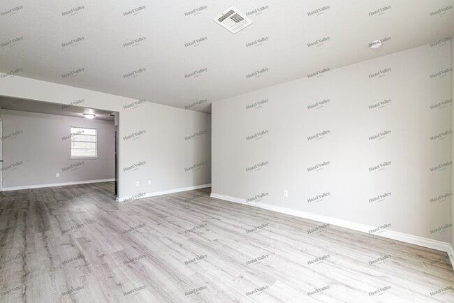 Building Photo - 601 Royal Ave