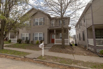 Building Photo - 1938 Center St