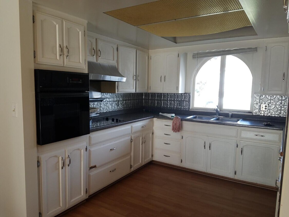 976 E Sequoia Dr, Dinuba, CA 93618 House Rental in Dinuba, CA