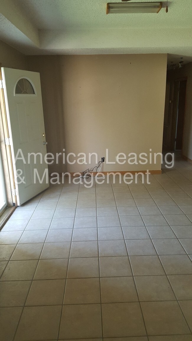 Building Photo - Hudson 2 bed 1 bath!