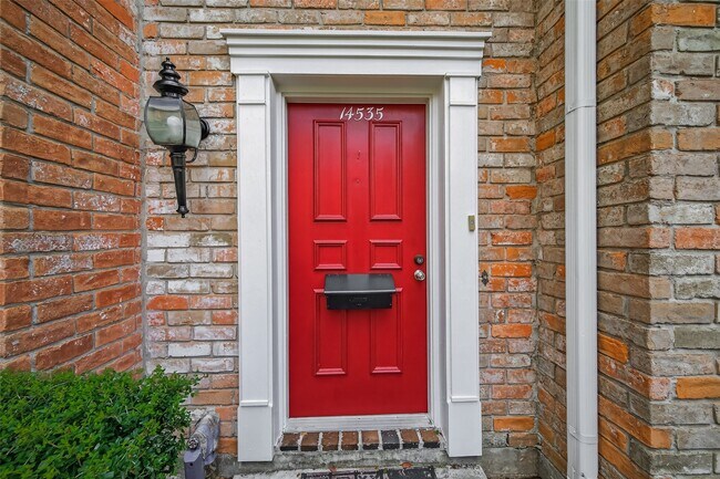 Foto del edificio - 14535 Misty Meadow Ln