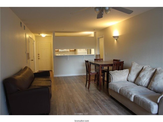 Building Photo - 519 204