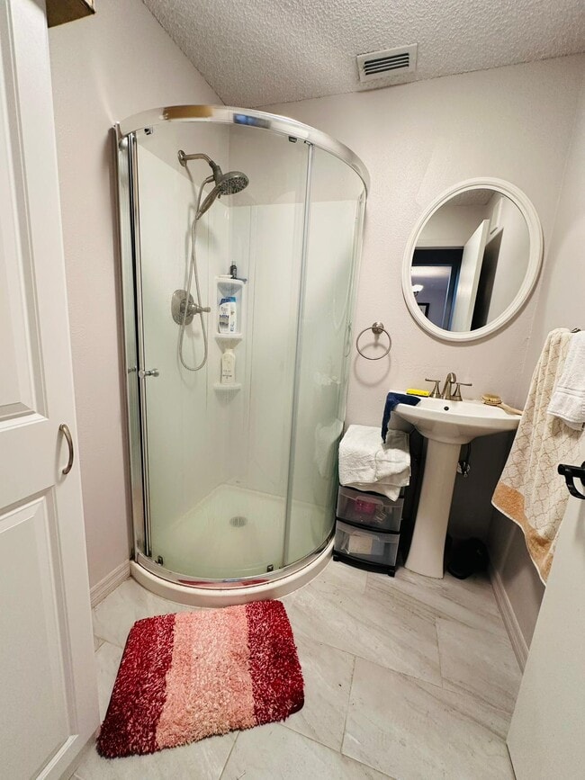 Foto del edificio - 12627 Earnest Ave