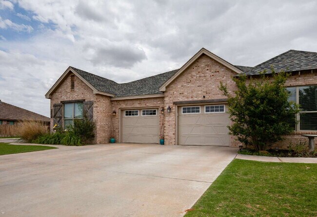Building Photo - "Spacious 3-Bedroom Duplex Retreat on 102n...