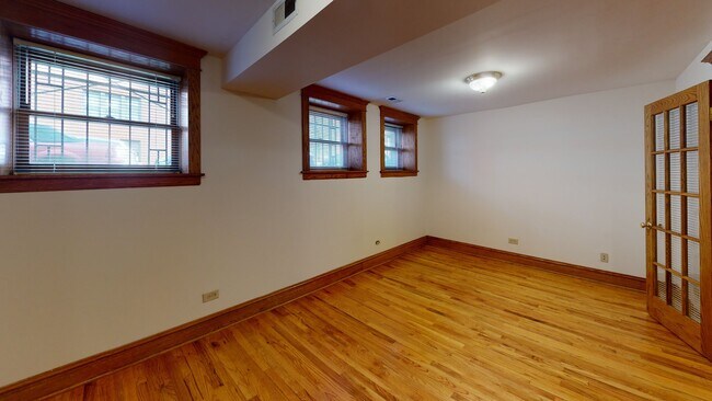 Foto del edificio - 3912 N Greenview Ave